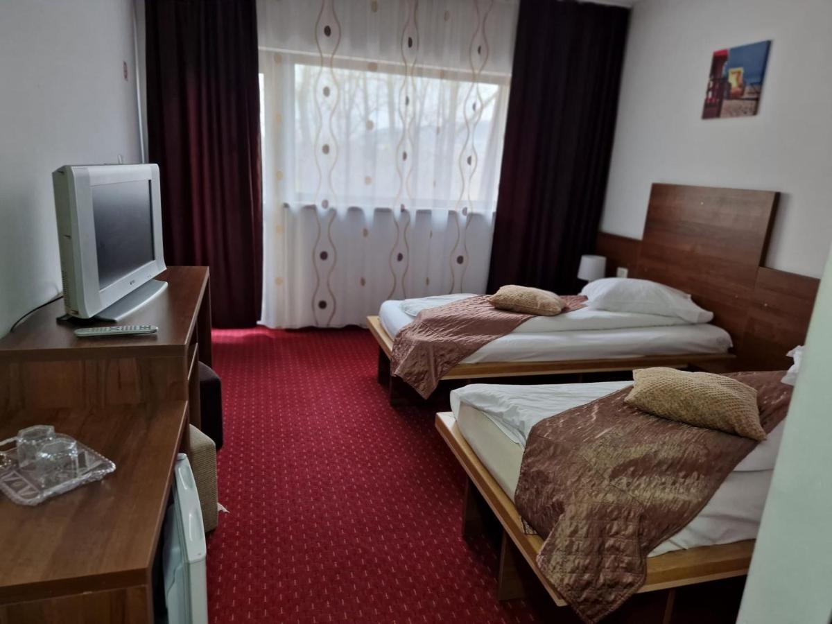 Pensiunea Carpe Diem Ramnicu Valcea Bagian luar foto