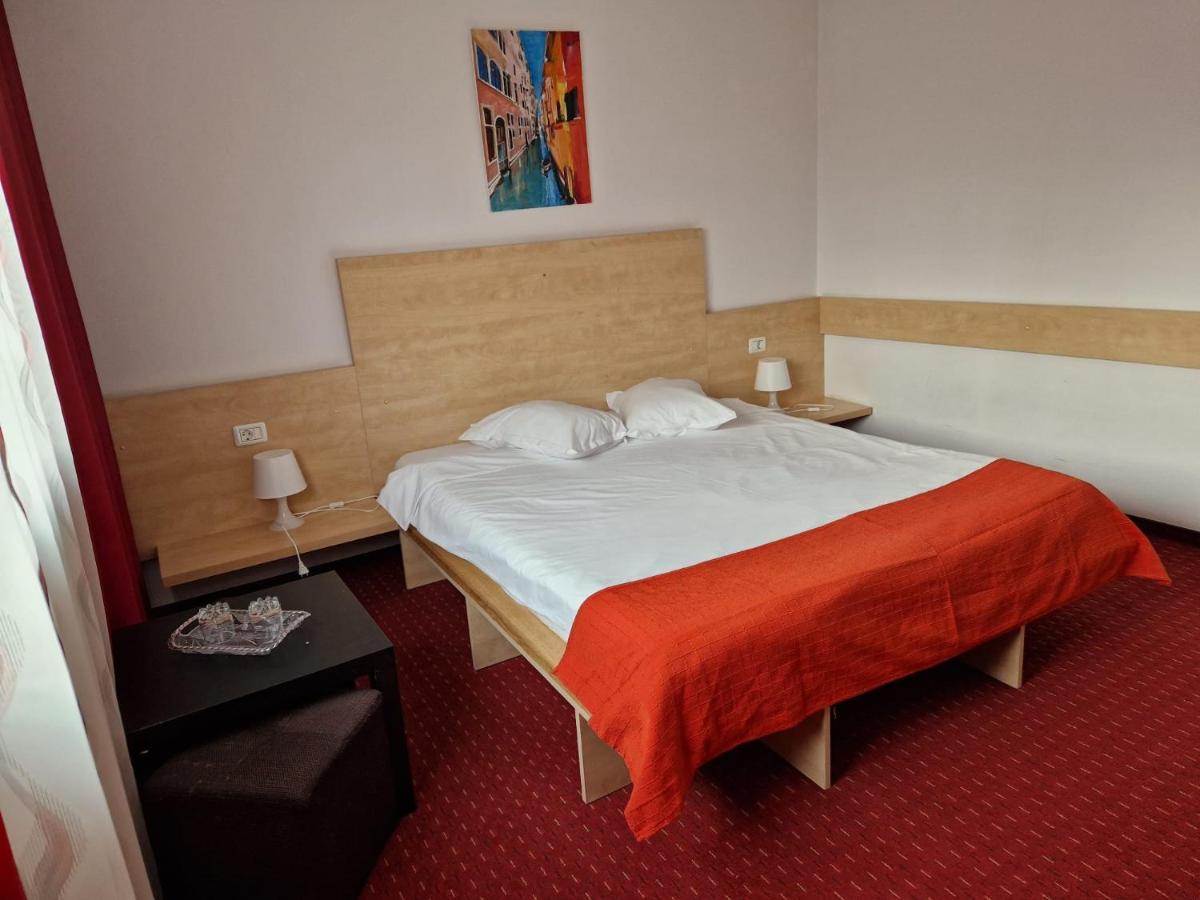 Pensiunea Carpe Diem Ramnicu Valcea Bagian luar foto