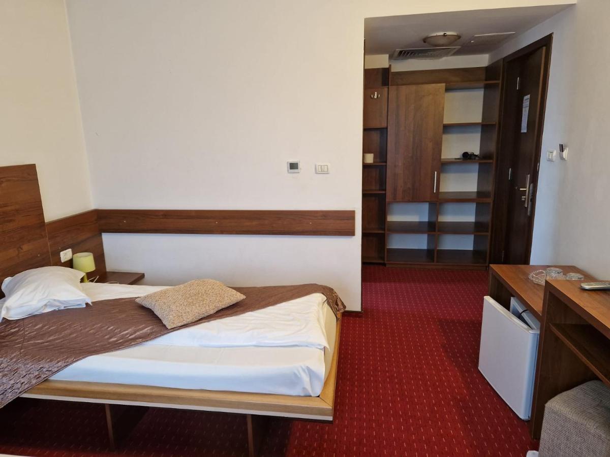 Pensiunea Carpe Diem Ramnicu Valcea Bagian luar foto