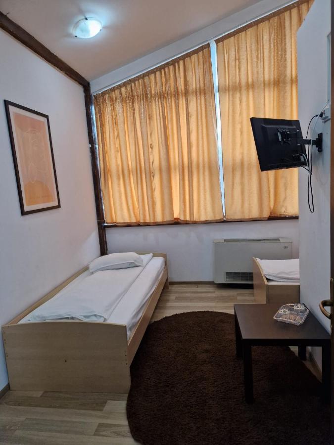 Pensiunea Carpe Diem Ramnicu Valcea Bagian luar foto