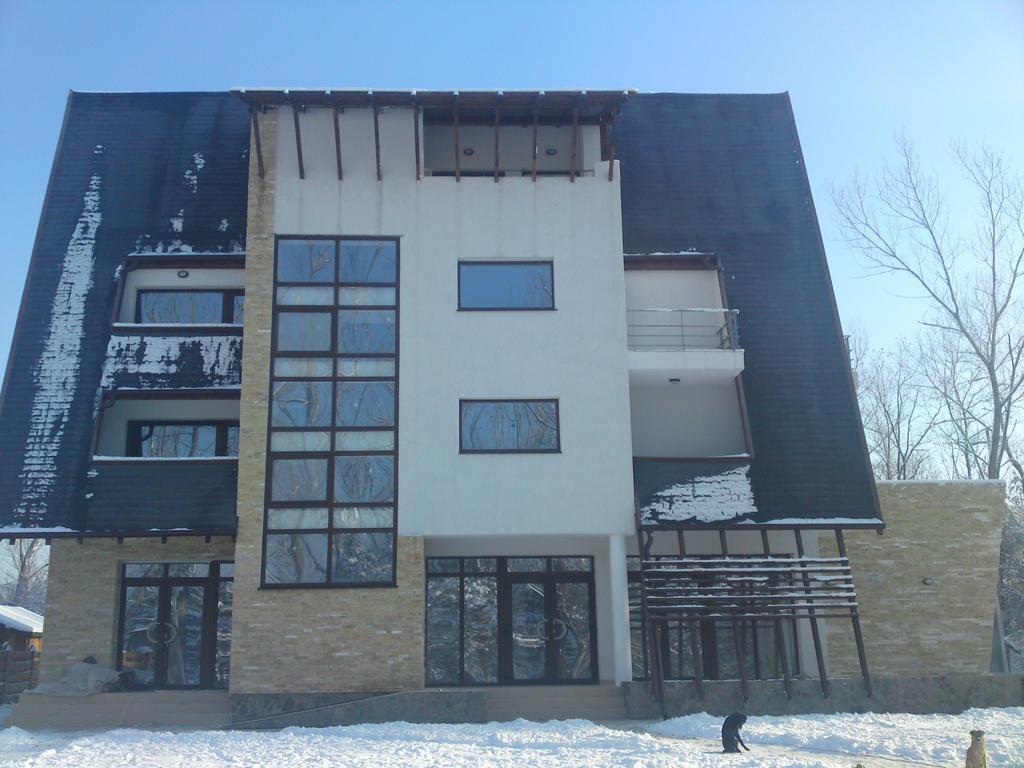 Pensiunea Carpe Diem Ramnicu Valcea Bagian luar foto